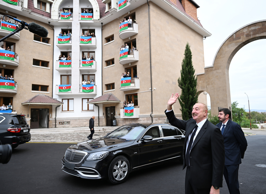 Azərbaycan Prezidenti İlham Əliyev 2024-cü il sentyabrın 20-də Xankəndi şəhərində Qarabağ Universitetinin tələbə yataqxanasının təmirdən sonra açılışında iştirak edib.